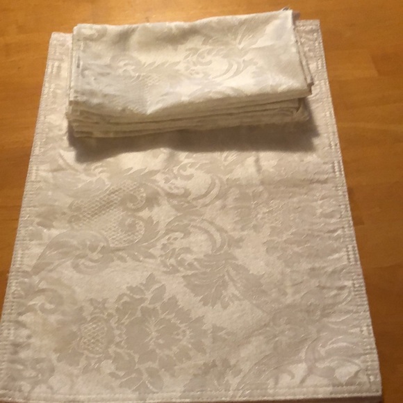 Vintage Table Cloth Set - Picture 11 of 12